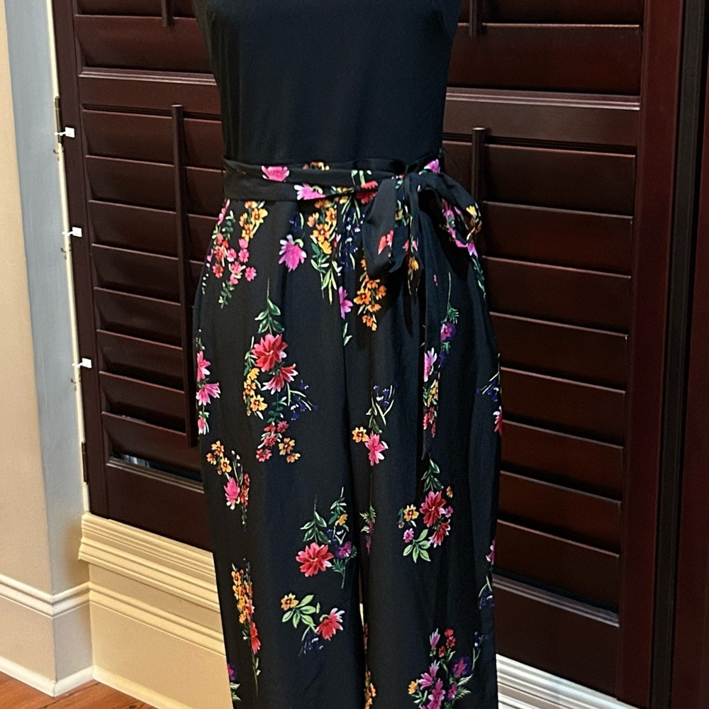Vince Camuto Black Floral Jumpsuit size 6.